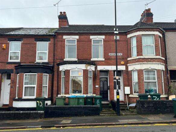 3 bed property, in Broomfield Road, £135,000