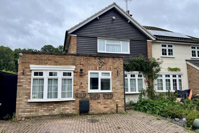 3 bed property, in Lyfield, £635,000