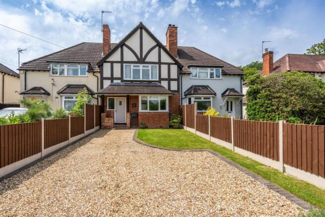3 bed property, in Aspley Heath Lane, £450,000