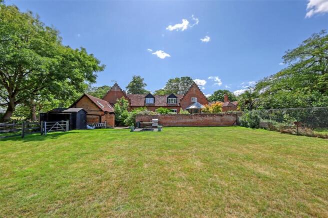 3 bed property, in Dunmow, £850,000