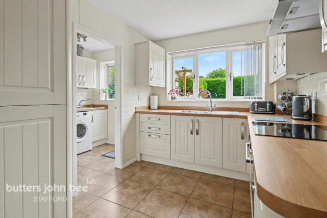 4 bed property, in Ashmore Drive, £390,000