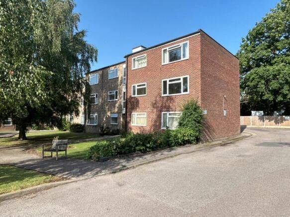 2 bed property, in London Road, £175,000