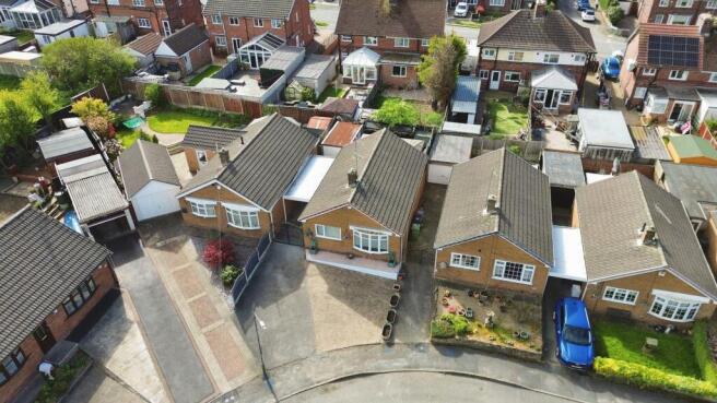 2 bed property, in Farmfields Close, £185,000