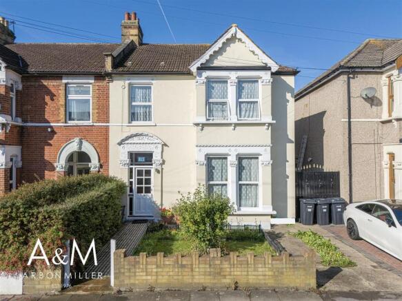 4 bed property, in Airthrie Road, £675,000