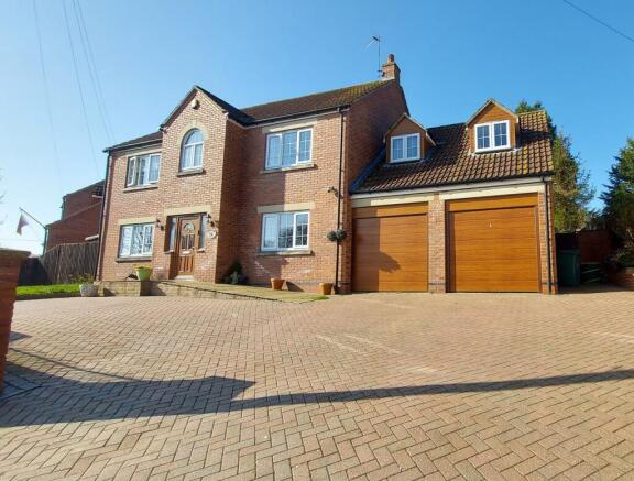 5 bed property, in Rippingale, £450,000