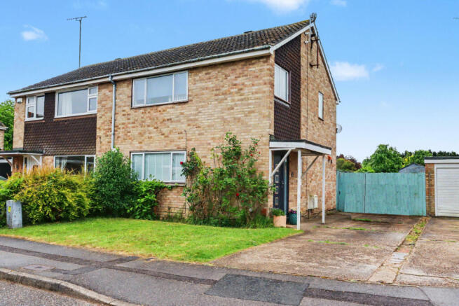 3 bed property, in Stour Close, £330,000