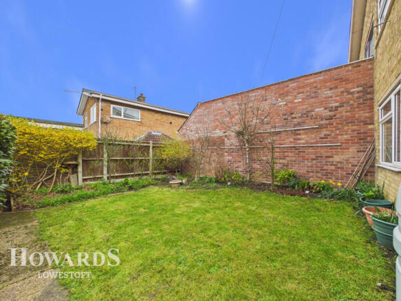 3 bed property, in Beverley Close, £230,000