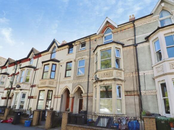 1 bed property, in Fitzhamon Embankment, £150,000