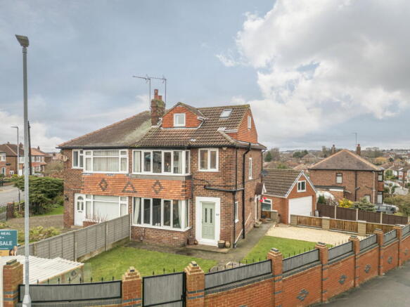 4 bed property, in Woodland Road, £315,000