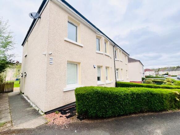 1 bed property, in Lochfield Road, £60,000
