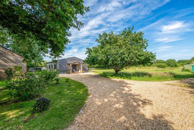 2 bed property, in Ranvilles Lane, £895,000