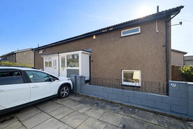 2 bed property, in Rae Street, £105,000