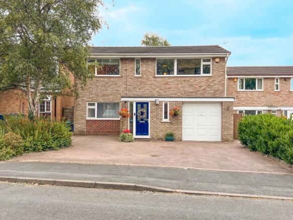 4 bed property, in Forest Rise, £525,000