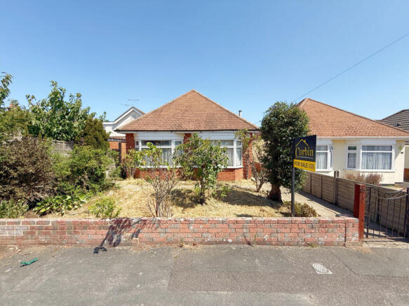 2 bed property, in Middle Road, £335,000