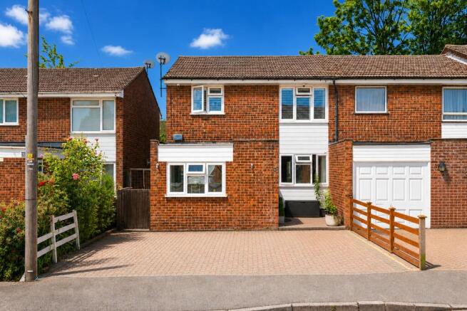 3 bed property, in Cedarwood Drive, £625,000