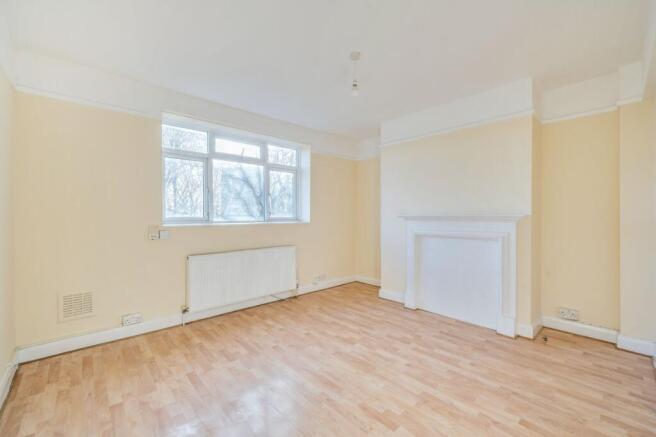 2 bed property, in Pauntley Street, £350,000