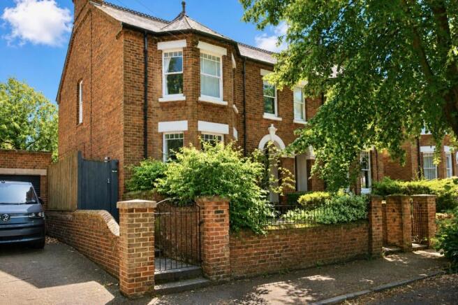 4 bed property, in Chiltern Road, £1,500,000