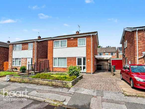 3 bed property, in Kenia Close, £220,000