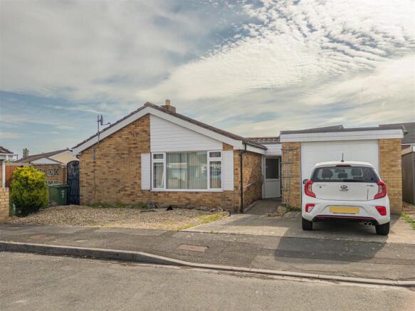 3 bed property, in Talbot Close, £330,000