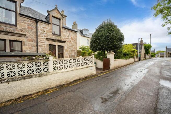 3 bed property, in Acre Street, £215,000
