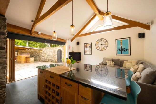 4 bed property, in Raleigh Road, £1,000,000
