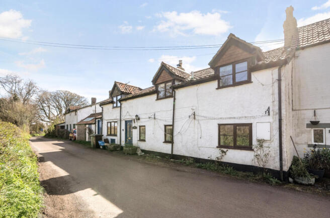 4 bed property, in Pound Lane, £299,950