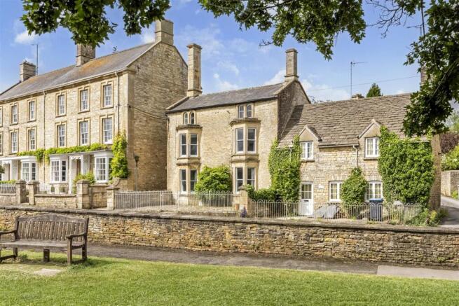 5 bed property, in High Street, £795,000