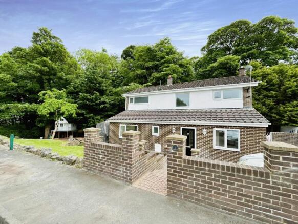 4 bed property, in Shadforth Close, £280,000