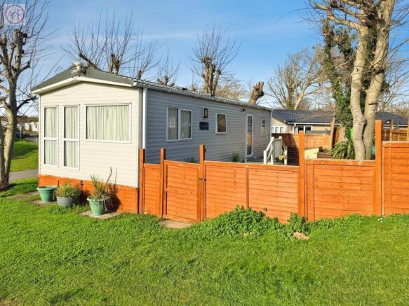 2 bed property, in Driftwood Way, £24,995