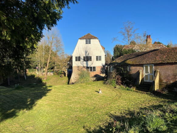 5 bed property, in Goudhurst, £699,950