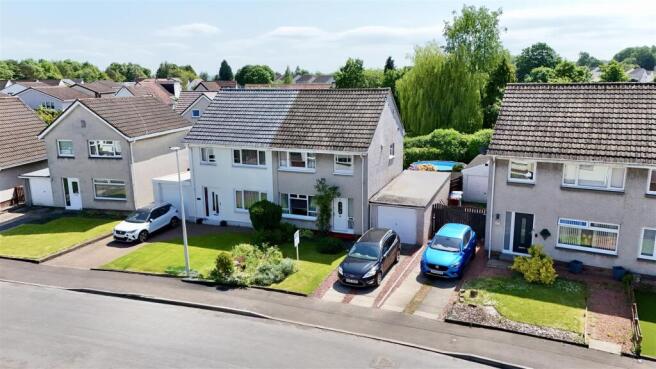 3 bed property, in Mcpherson Drive, £240,000