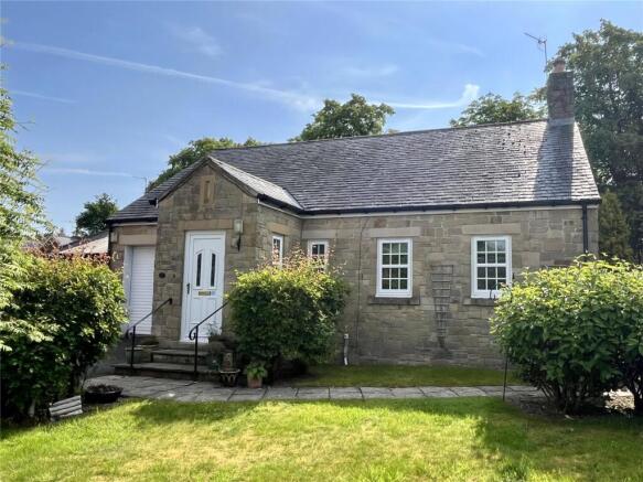 4 bed property, in Denelands, £400,000