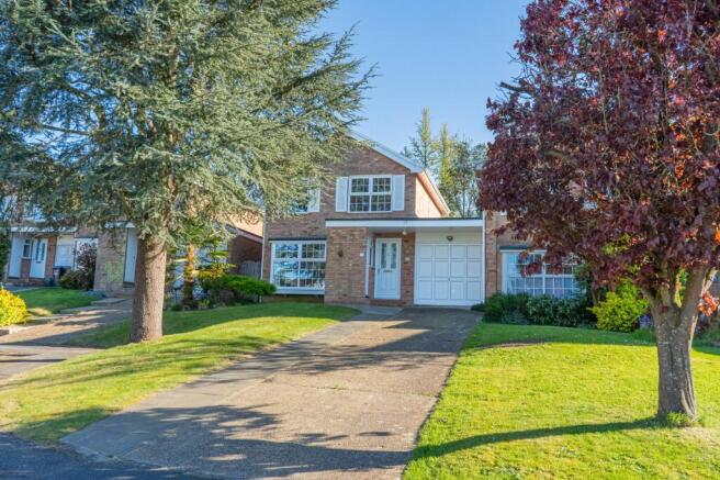 3 bed property, in Nursery Close, £575,000
