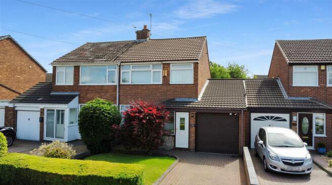 3 bed property, in Melrose Avenue, £232,000