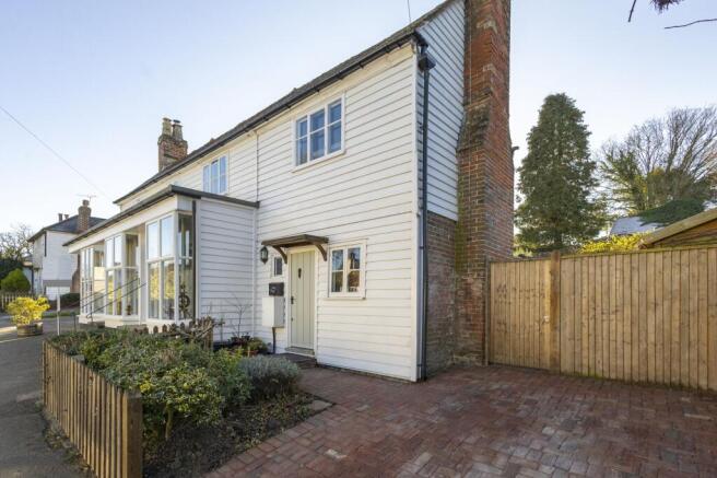 1 bed property, in Queen Street, £240,000