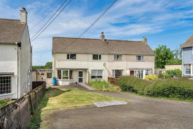 2 bed property, in Village Way, £380,000