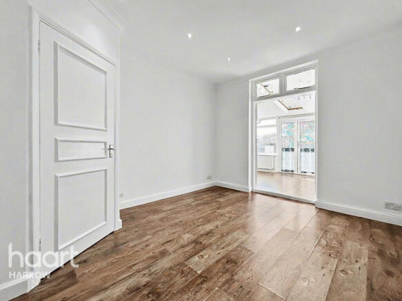 1 bed property, in Grange Road, £275,000