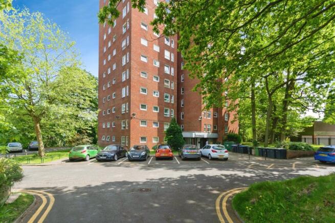 2 bed property, in Wake Green Park, £80,000