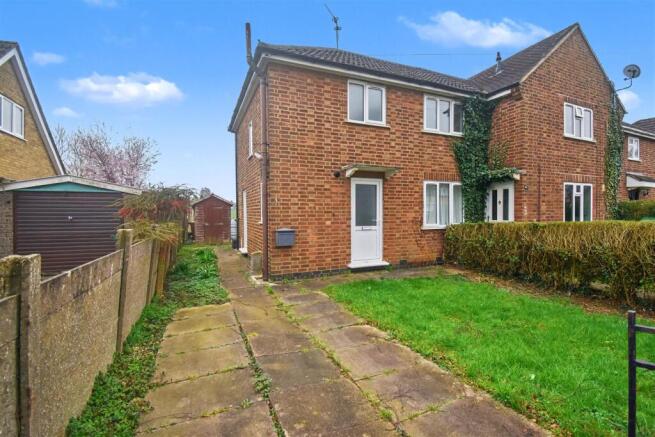 2 bed property, in Studfall Avenue, £185,000