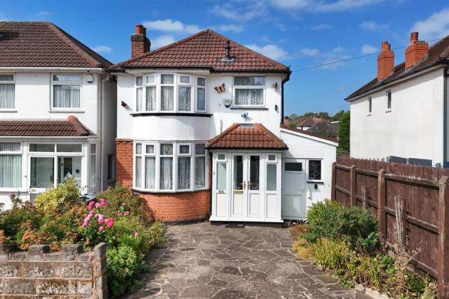 3 bed property, in Duncroft Road, £280,000