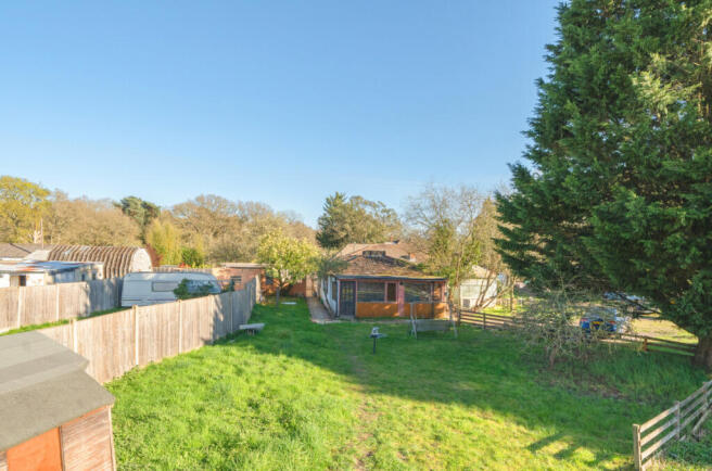 3 bed property, in Nine Mile Ride, £875,000
