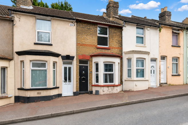 2 bed property, in 117 Castle Road, £140,000