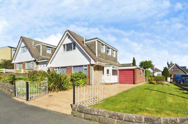 2 bed property, in Bowman Close, £260,000