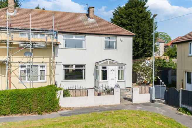 3 bed property, in North Parkway, £200,000