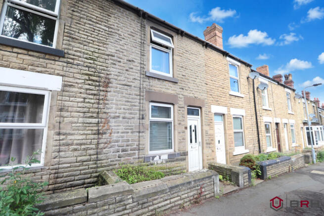 3 bed property, in Avenue Road, £129,995
