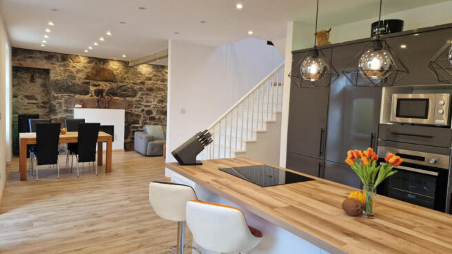 2 bed property, in Hatton Farm Road, £215,000