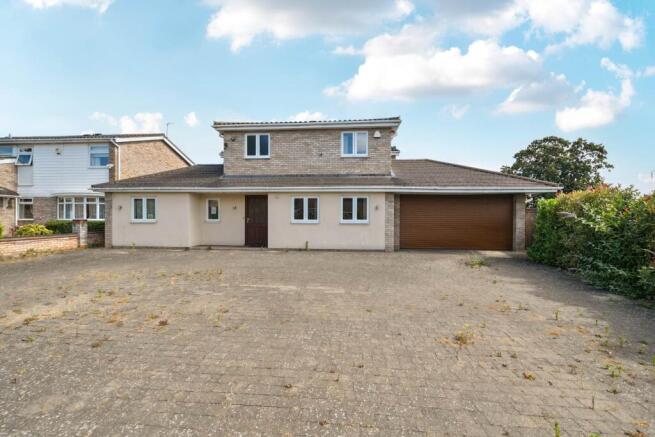 5 bed property, in Tyne Crescent, £640,000