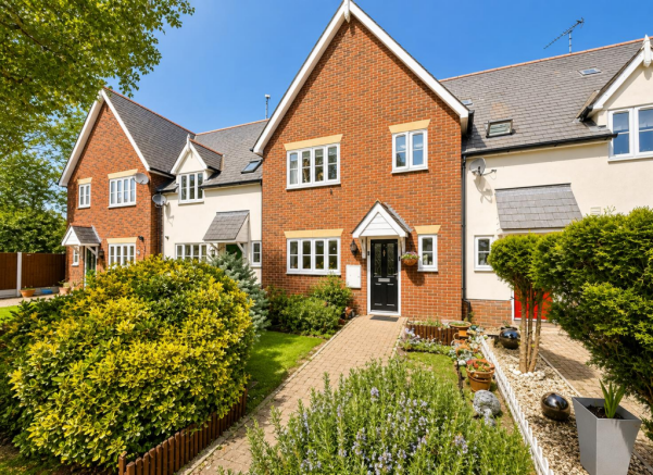 3 bed property, in Horton Close, £400,000