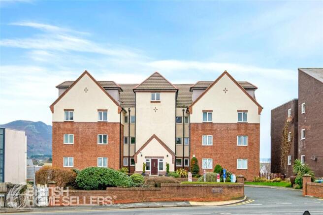2 bed property, in Deganwy Road, £270,000
