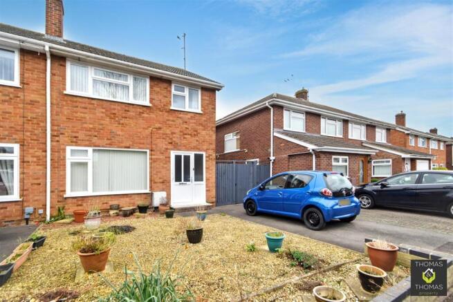3 bed property, in Kimberley Close, £315,000